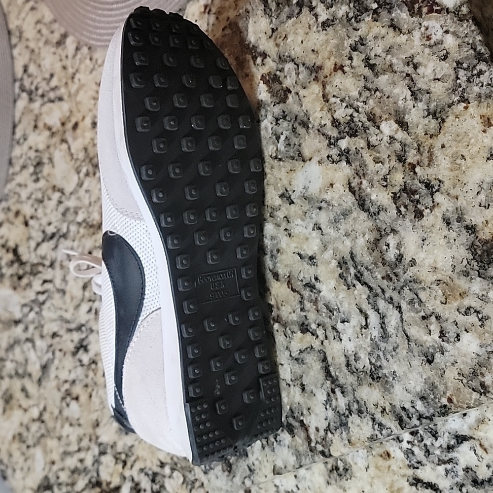 Shoes - Picture 2 of 4